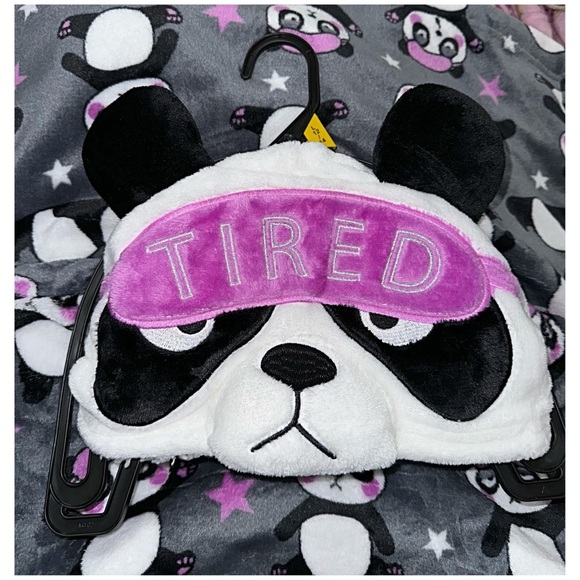 HOLIDAY TIME WOMEN’S PANDA 🐼 LOUNGER WITH HOOD - Picture 6 of 8